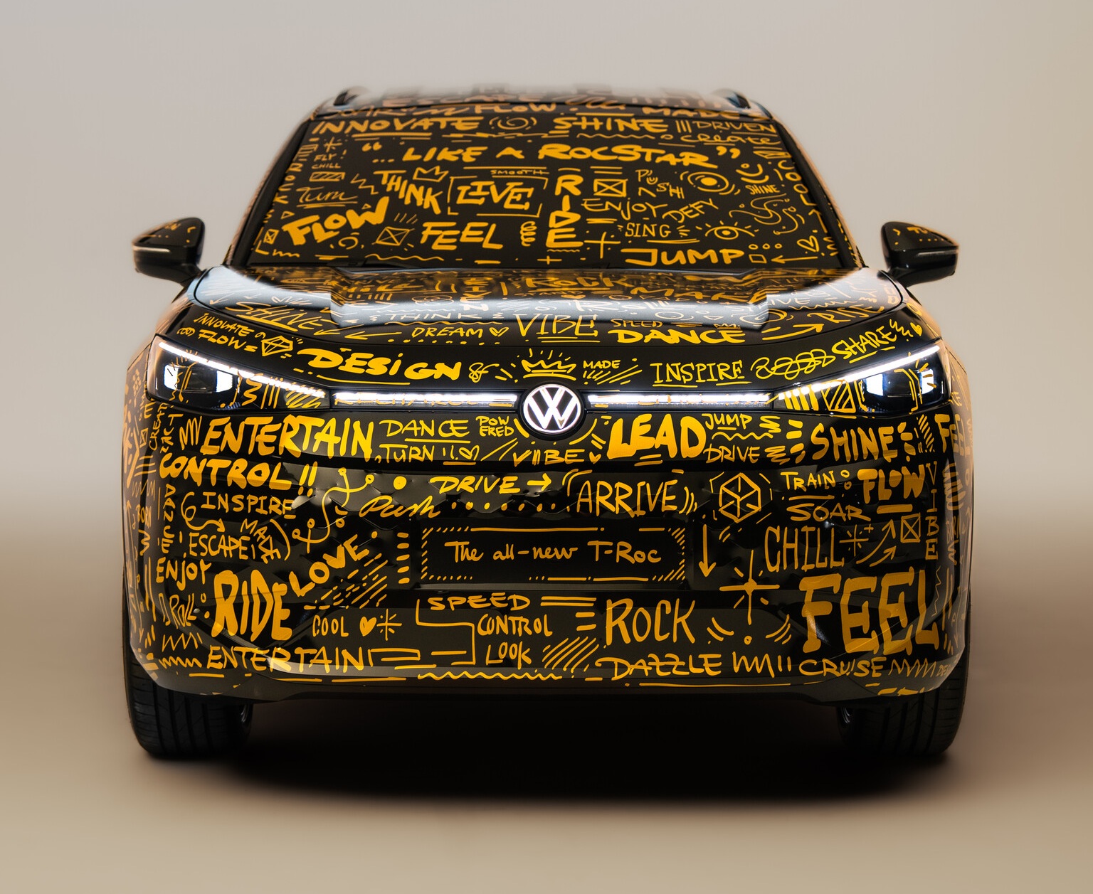 Frontansicht des neuen VW T-Roc (getarnt)