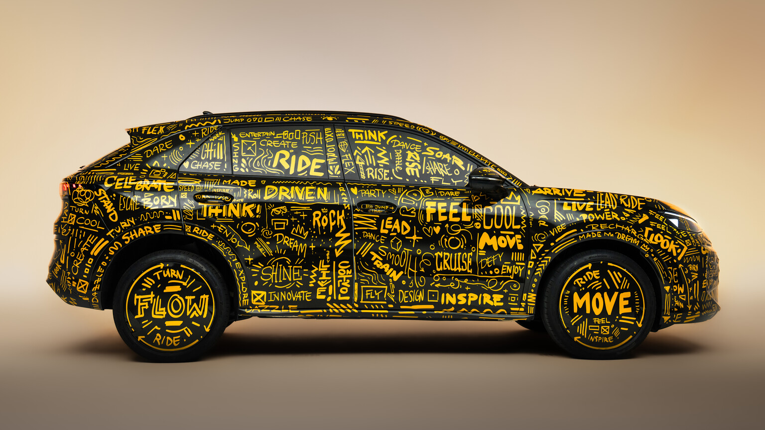 Seitenansicht des neuen VW T-Roc (getarnt)
